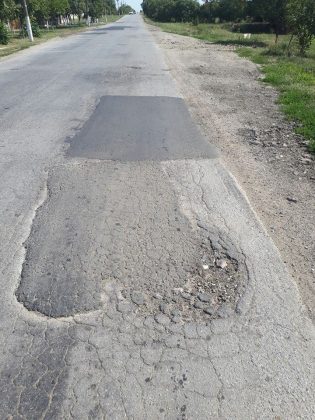 Guvernul refuză finanțarea reabilitării drumului Târnova – Tauţ