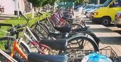 Angajații Primariei Pecica merg la muncă cu bicicleta