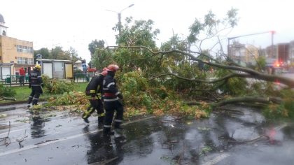 IMAGINILE DEZASTRULUI: Ce prăpăd a făcut furtuna în județul Arad (FOTO + VIDEO)