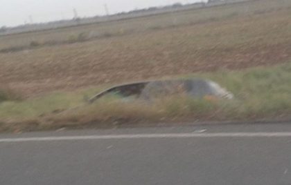 Accident MISTERIOS pe Arad – Timişoara! A cui e maşina ABANDONATĂ în sensul giratoriu (FOTO)