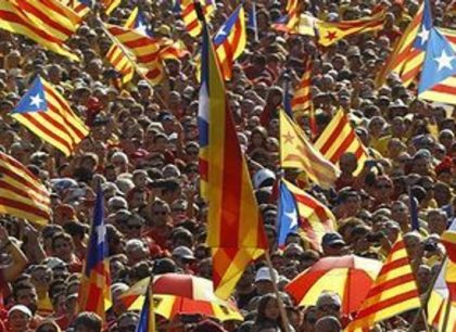 Madridul a preluat CONTROLUL asupra Cataloniei! Liderul catalanilor a cerut o „REZISTENŢĂ PAŞNICĂ”