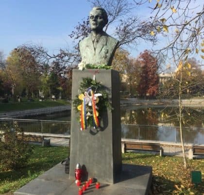 Corneliu Coposu, comemorat la Arad. Monumentul, TOT VANDALIZAT! Administrația nu mișcă un deget…