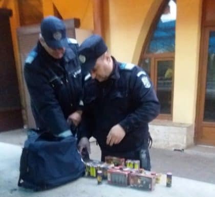 Țigări de contrabandă și materiale pirotehnice, confiscate de jandarmi