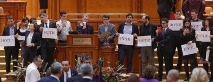 USR Arad: „Luptăm prin parlamentarii noștri împotriva abuzurilor PSD asupra justiției”