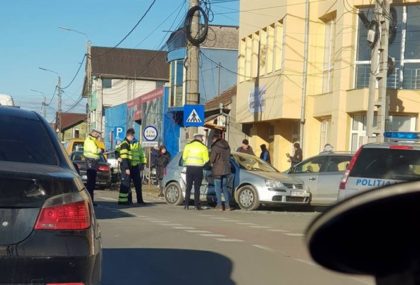 ACCIDENT cu TREI MAŞINI în Arad! O VICTIMĂ
