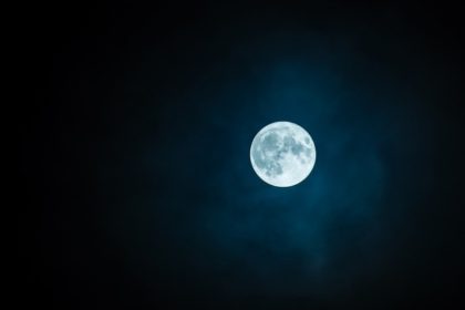 Luna va deveni ALBASTRĂ! Fenomenul care va AFECTA întreaga omenire