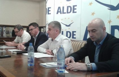 Doi medici arădeni s-au înscris în ALDE. Cine URMEAZĂ