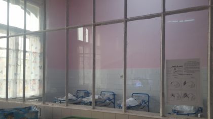 Sute de copii se nasc cu probleme de sănătate, la Arad. Predomină dificultăţile respiratorii