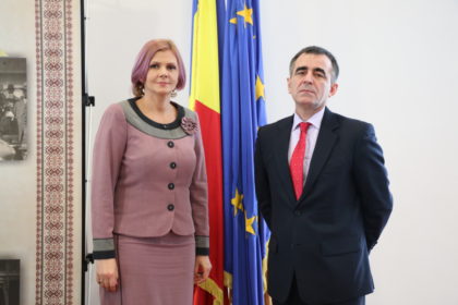 Ambasadorul Republicii Moldova a conferențiat la Consiliul Județean Arad
