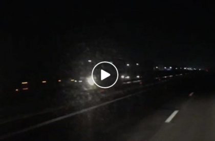 NEWS ALERT/ SCANDAL în Vama Nădlac! Şoferii de TIR au BLOCAT frontiera pe AUTOSTRADĂ! NU SE MAI POATE TRECE în Ungaria (VIDEO)