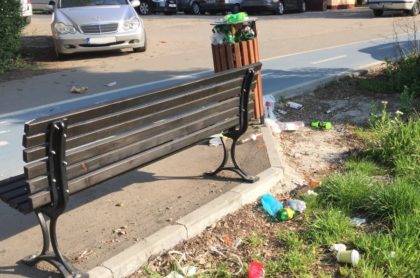 „În timp ce primarul se relaxează peste hotare sau pe la București, zonele de promenadă ale arădenilor sunt acoperite de gunoaie”