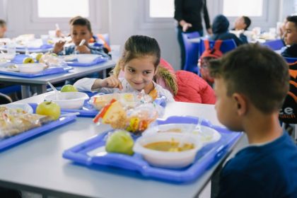 Aproape 13 000 de copii din județul Arad vor beneficia de programul „Masă sănătoasă”