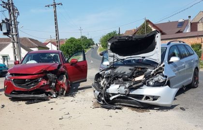 ACCIDENT/ Două şoferiţe s-au ales cu maşinile făcute PRAF
