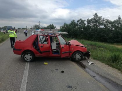 Zi NEAGRĂ pe ȘOSELELE din Arad: Accident cu PATRU victime la Zăbrani (FOTO)