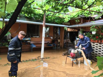 Precipitațiile abundente au făcut PRĂPĂD la Sebiș. Apa a INUNDAT gospodăriile oamenilor