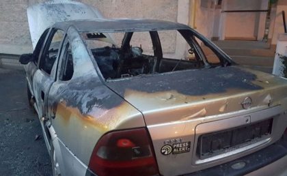 Mașina unui jurnalist din vestul ţării, INCENDIATĂ în STIL MAFIOT