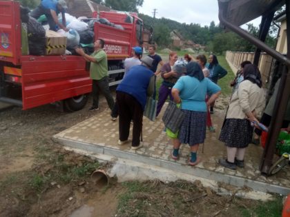 Ajutoare pentru localnicii din Lalașinț, satul grav afectat de inundații