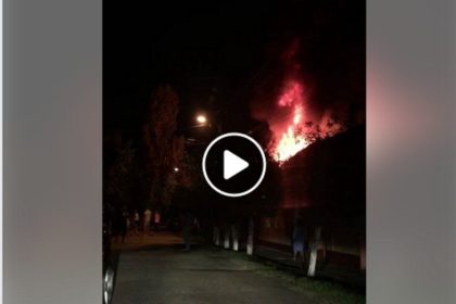 NEWS ALERT/ Incendiu de PROPORȚII în Micălaca! Au ars DOUĂ CASE (VIDEO)