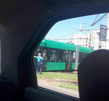 Circulația DATĂ PESTE CAP după ce un tramvai a DERAIAT