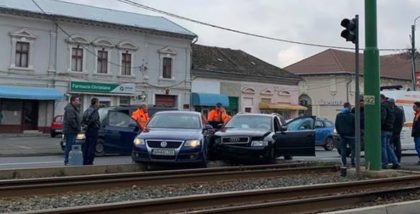 ACCIDENT în Aradul Nou! Circulația este ÎNGREUNATĂ (UPDATE: GALERIE FOTO)