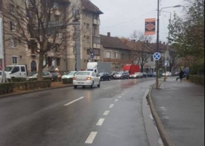 NEWS ALERT/ Tânără LOVITĂ de maşina Poliţiei pe trecerea pentru pietoni!? (UPDATE 2)