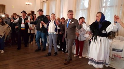 ALDE Arad a sărbătorit „România, 100 de ani într-o zi”