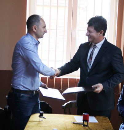Iustin Cionca: ,,Am semnat contractul pentru modernizarea drumului județean Sânmartin – Șimand – Olari – Caporal Alexa”