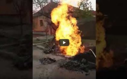 NEWS ALERT/ Conductă de gaz SPARTĂ, la Arad! Flăcări de câţiva metri (FOTO + VIDEO)