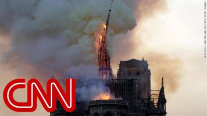 Lumea e în STARE de ŞOC: Arde Catedrala Notre-Dame din Paris! Acoperişul s-a PRĂBUŞIT (VIDEO)