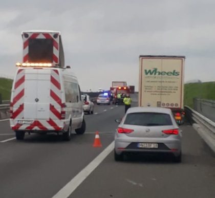 ACCIDENT pe autostrada Arad – Timișoara! I-a EXPLODAT cauciucul în mers