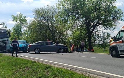 ACCIDENT pe drumul Arad – Oradea, lângă Domeniile Lupaș! O victimă a fost preluată de SMURD. Trafic BLOCAT (UPDATE + FOTO)