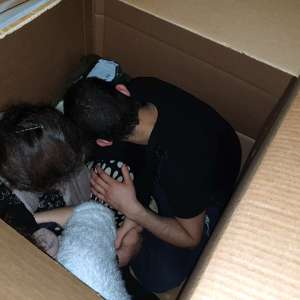 Inuman: Migranți irakieni, între care și copii, ascunși în cutii de carton într-o autoutilitară