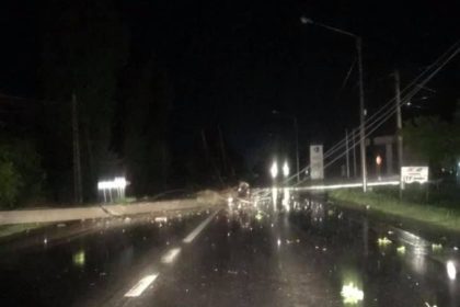 A fost POTOP azi-noapte, în Arad: Vijelia a făcut PRĂPĂD în mai multe localități (FOTO)