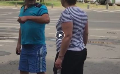 VIDEO/ Bărbat BĂTUT de o femeie în centrul Aradului! ATENŢIE, imagini ŞOCANTE