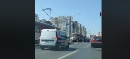 ACCIDENT în Vlaicu! Circulația tramvaielor, BLOCATĂ