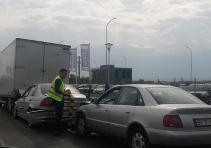 AUDI vs. BMW la intrarea în Vladimirescu! Traficul îngreunat în urma ACCIDENTULUI