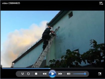 Anexele unei vile, MISTUITE de flăcări, la Arad. Trei ore s-au luptat pompierii să stingă incendiul (FOTO + VIDEO)
