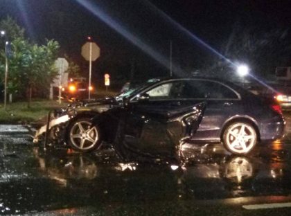 ACCIDENT la ieșirea din Arad! Un autoturism și o CAMIONETĂ s-au lovit VIOLENT