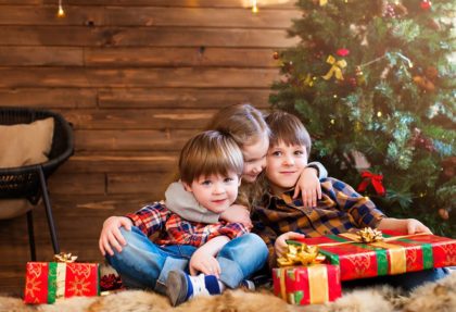 Copiii din centrele de plasament, sub semnul poveştilor de Crăciun