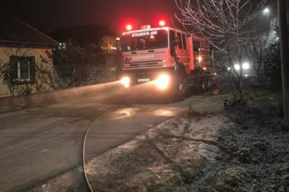 INCENDIU la o casă din Arad! Pompierii au intervenit de URGENȚĂ