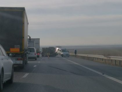 ACCIDENT pe autostrada Arad – Timişoara! DOUĂ mașini, RĂSTURNATE (UPDATE)