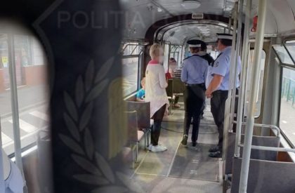 Călătorii din tramvaie, VERIFICAȚI de Poliția Locală Arad. Mai mulți s-au ales cu AMENZI