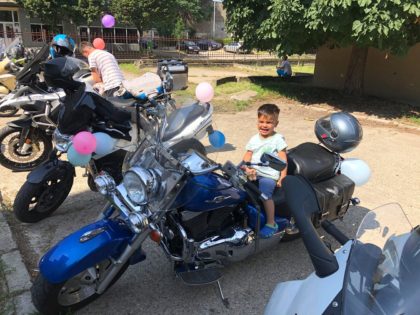 Motocicliștii arădeni aduc un zâmbet pe fețele copiilor internați la Spitalul Județean (GALERIE FOTO)