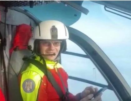 Victor Hălmăgian, pilotul arădean care survolează cerul Patriei cu scopul nobil de a salva oameni, decorat de MAI