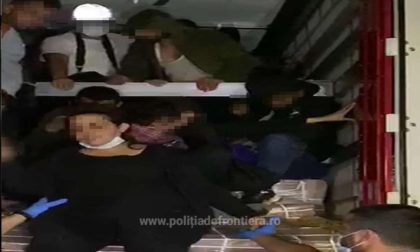 48 de migranți, între care și 5 copii, depistați ascunși într-un camion la Nădlac