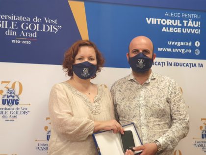 Microscopie virtuală în context pandemic: Donație din SUA pentru Facultatea de Medicină a UVVG Arad