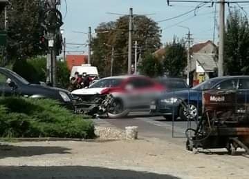 ACCIDENT lângă LIDL! A fost implicată mașina unei FIRME DE PAZĂ din Arad