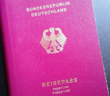 Un milion de turci din Germania ar putea rămâne fără cetățenia germană. Cât de sensibilă e problema dublei cetățenii