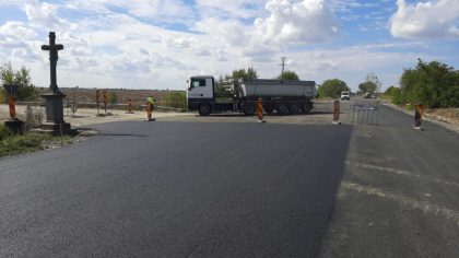 S-a finalizat asfaltarea unui tronson al drumului Arad-Șiria