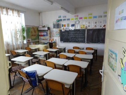 Peste 1.000 de elevi din județul Arad nu mai merg fizic la școală